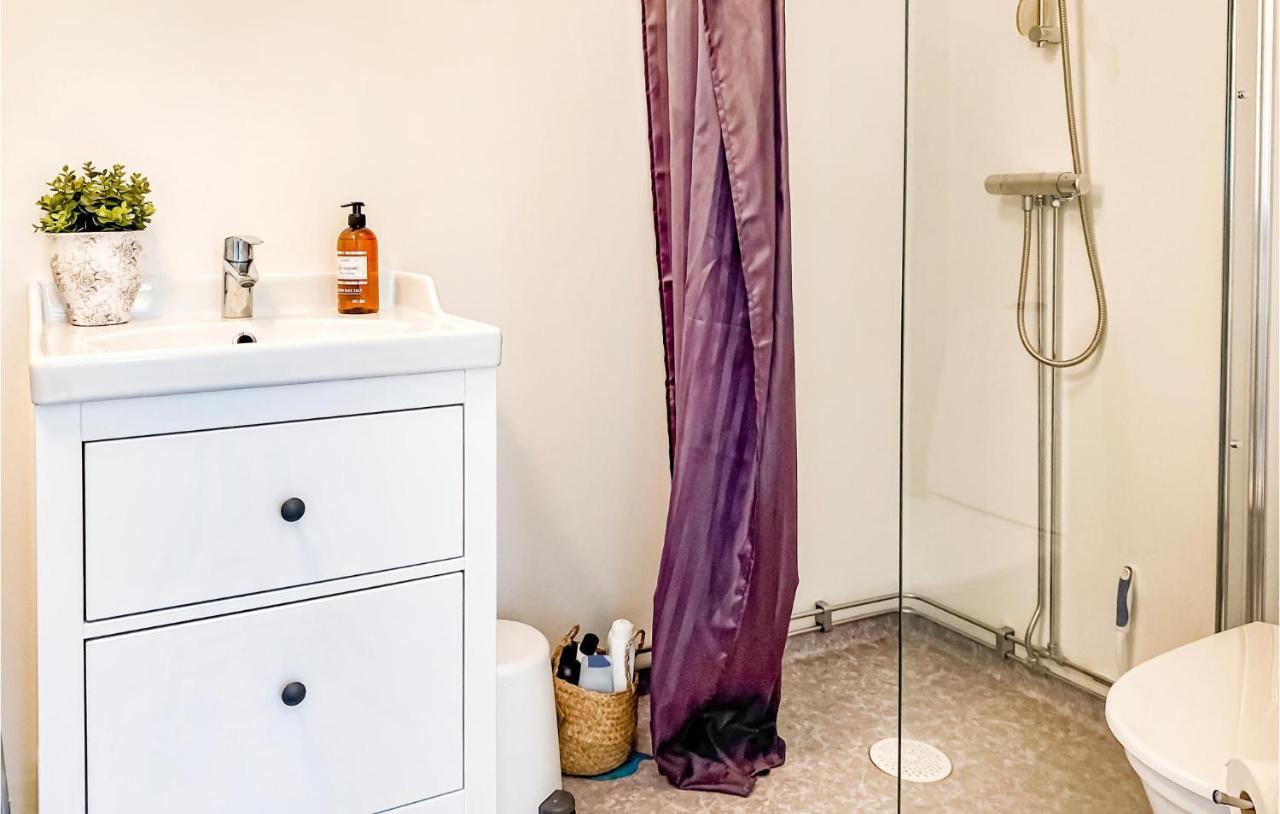 1 Bedroom Nice Home In ヴァールベリ エクステリア 写真